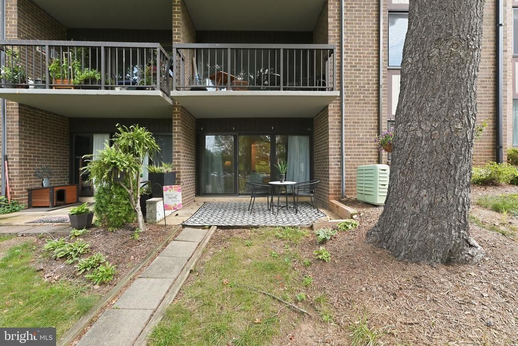 9735 Kings Crown Court, Unit 1, Fairfax, VA 22031 Main Photo