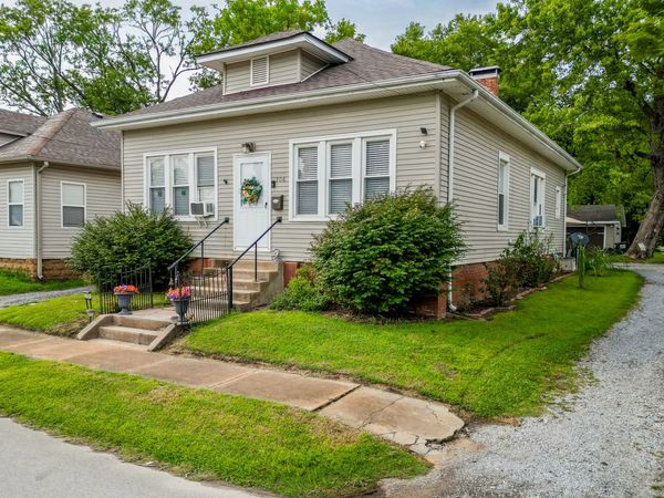 206 W White Street , Marion, IL 62959