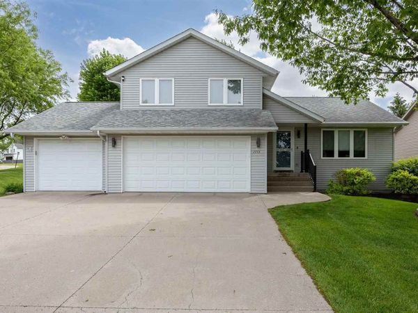 1773 Parkway Dr, Coralville, IA 52241