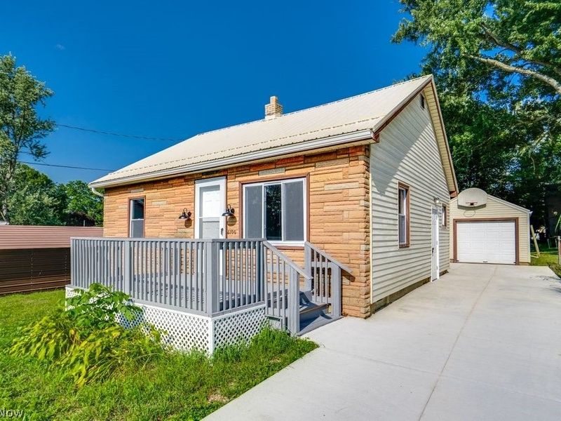 4100 Fairgrove Avenue SW, Massillon, OH 44646 Photo 2