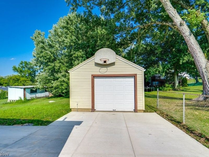 4100 Fairgrove Avenue SW, Massillon, OH 44646 Photo 4