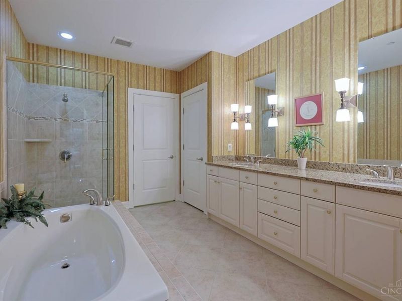 3942 Miami Road, Unit 203, Cincinnati, OH 45227 Photo 22