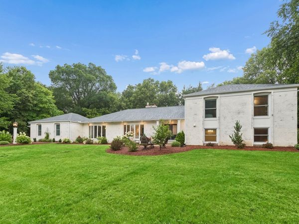 3945 Hillcrest Way, Deephaven, MN 55391