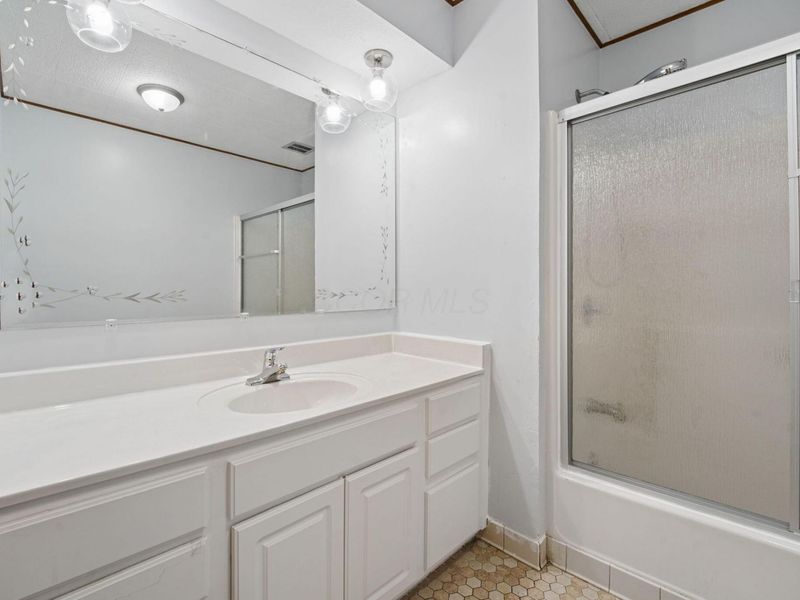 1806 Balsamridge Road , Columbus, OH 43229 Photo 9