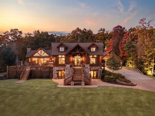 3049 Tray Mountain Road , Sautee Nacoochee, GA 30157