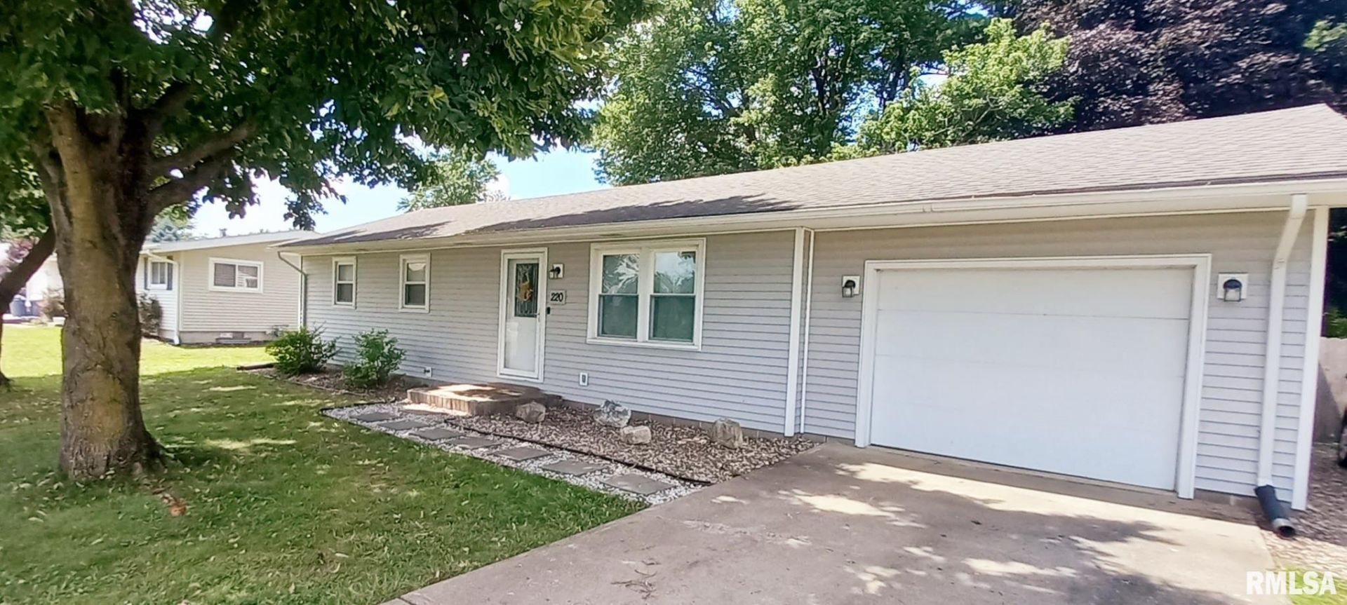 220 N Eastview Street, Camp Point, IL 62320 Main Photo