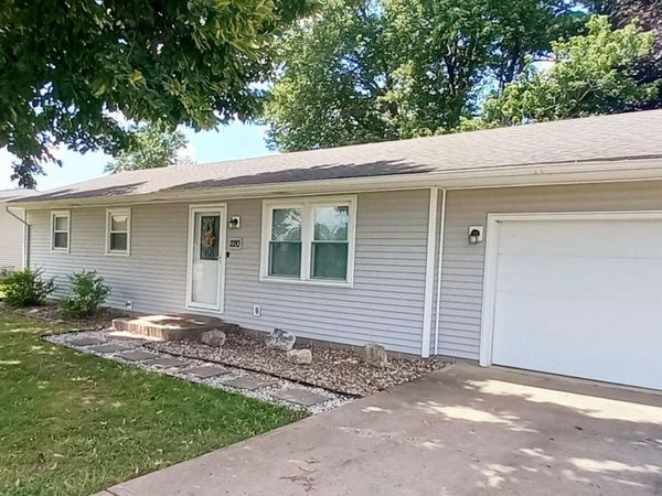 220 N EASTVIEW Street, Camp Point, IL 62320