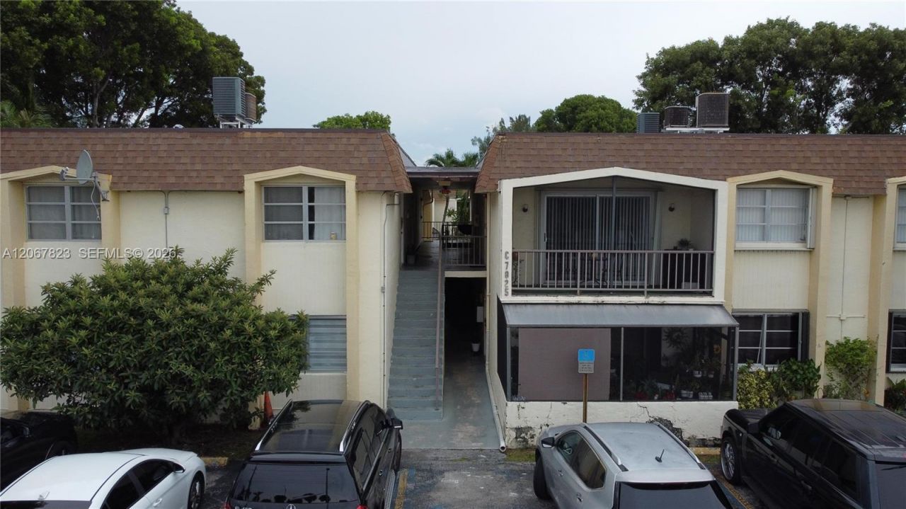 7825 Miller Dr, Unit C211, Miami, FL 33155 Photo