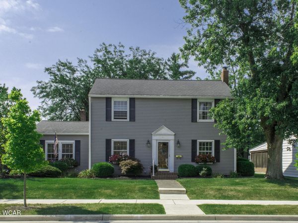 811 W Benton Street, Wapakoneta, OH 45895