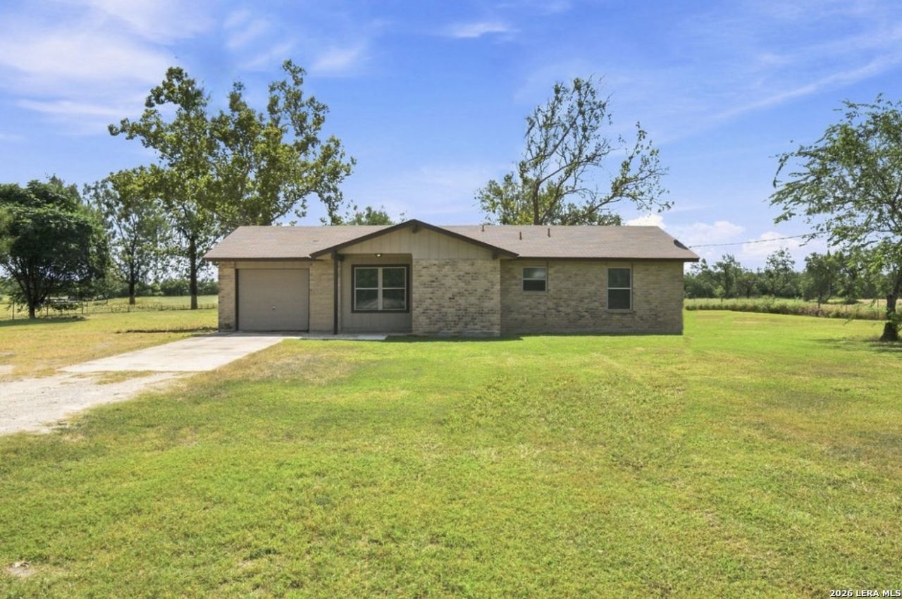 1180 Pittman, Saint Hedwig, TX 78152 Main Photo