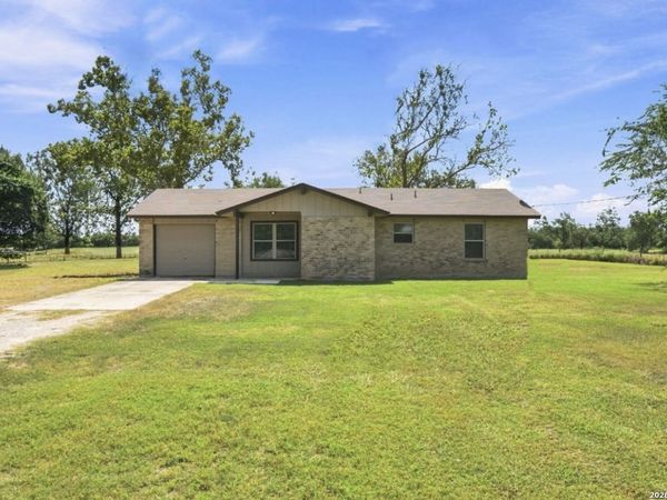 1180 Pittman, St Hedwig, TX 78152