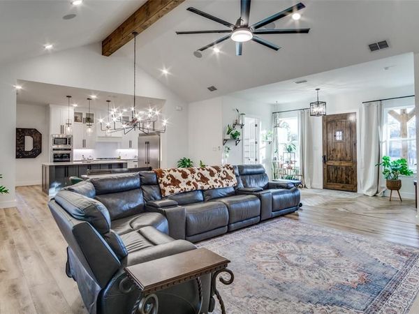 112 Wooded Acres Drive, Mineral Wells, TX 76067