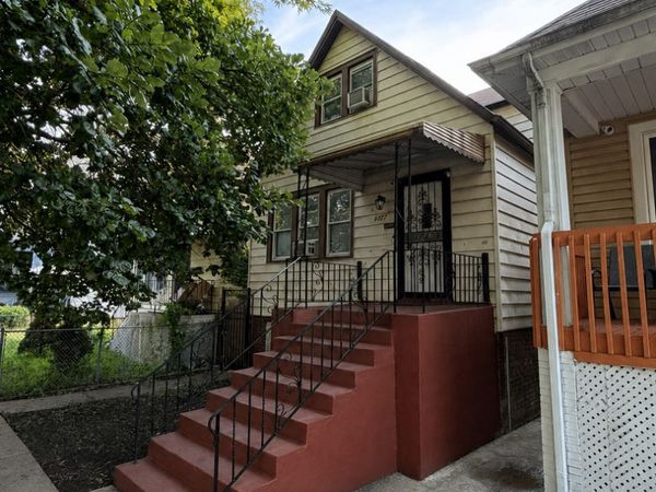 8322 S Burnham Avenue , Chicago, IL 60617