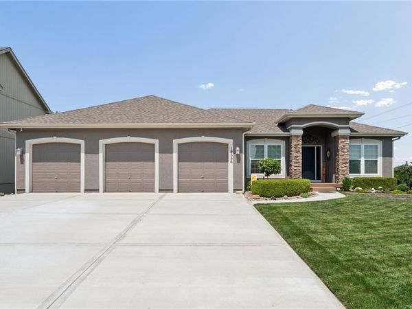 19556 W 105th Terrace, Olathe, KS 66061