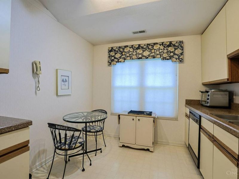 6228 Eagles Lake Drive, Green Township, OH 45248 Photo 13