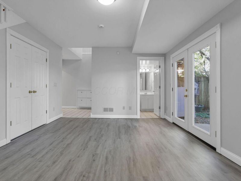 592 Bradley Street, Columbus, OH 43201 Photo 17