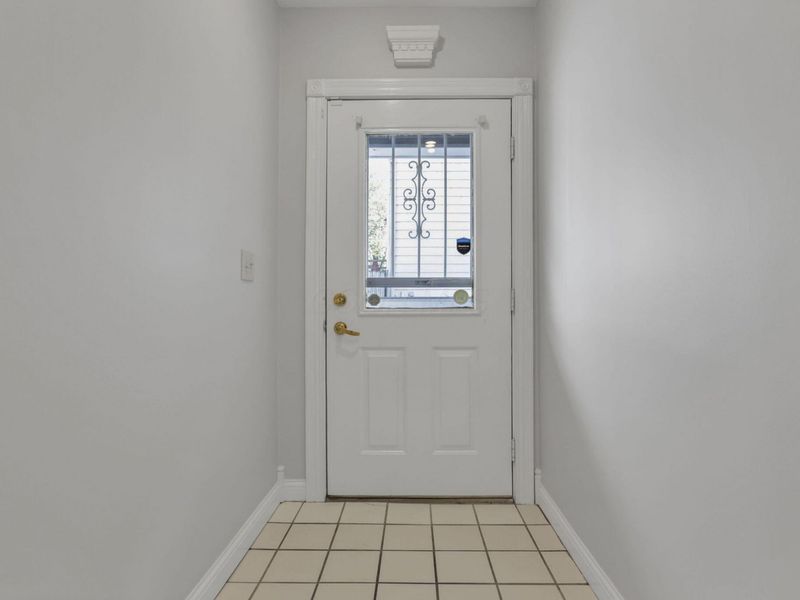 592 Bradley Street, Columbus, OH 43201 Photo 9
