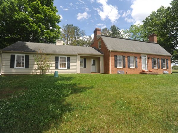 3262 W Midland TRL , Lexington, VA 24450