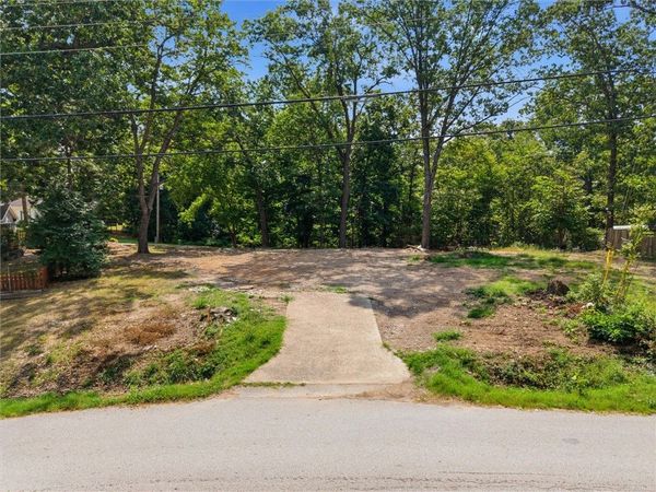 12 Pine Street , Bella Vista, AR 72714