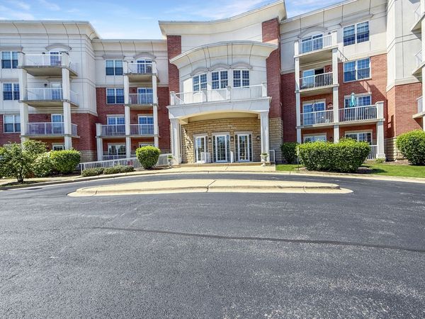 701 W Rand Road , Unit 137, Arlington Heights, IL 60004