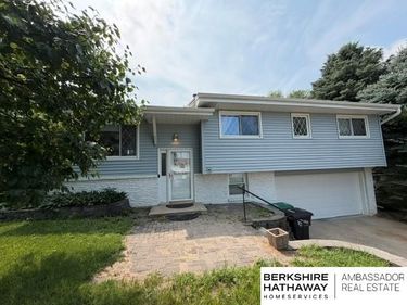 7507 Newport Avenue, Omaha, NE 68122