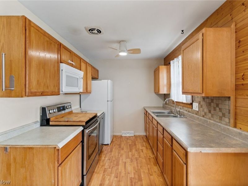 2956 Stockton Street , Akron, OH 44314 Photo 10