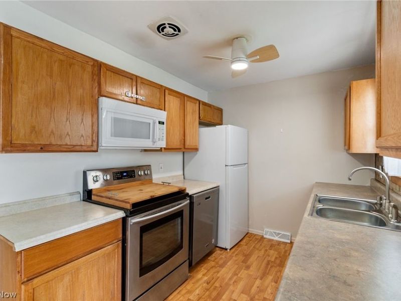 2956 Stockton Street , Akron, OH 44314 Photo 12