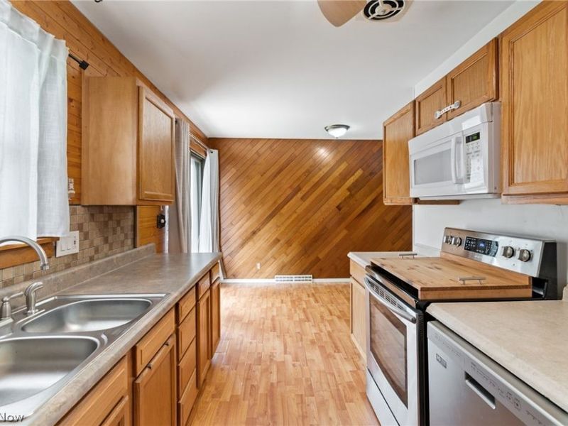 2956 Stockton Street , Akron, OH 44314 Photo 13