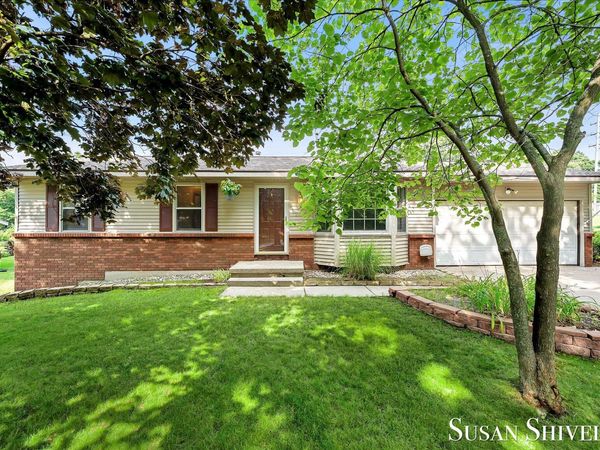 2659 Bryanwood Drive NW, Grand Rapids, MI 49544