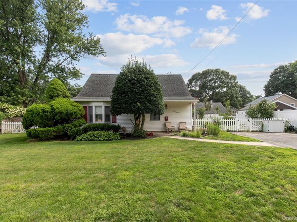 713 Wren Court , West Hempstead, NY 11552
