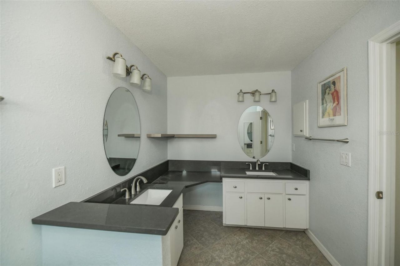 1625 Bay Hill Circle, Sarasota, FL 34232 Photo
