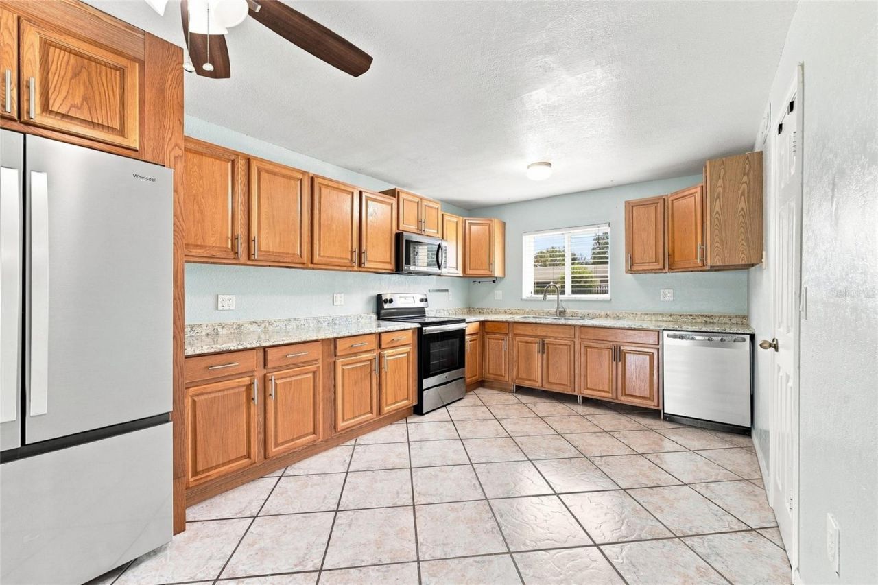 1000 Lake Of The Woods Boulevard, Unit 105E, Fern Park, FL 32730 Photo