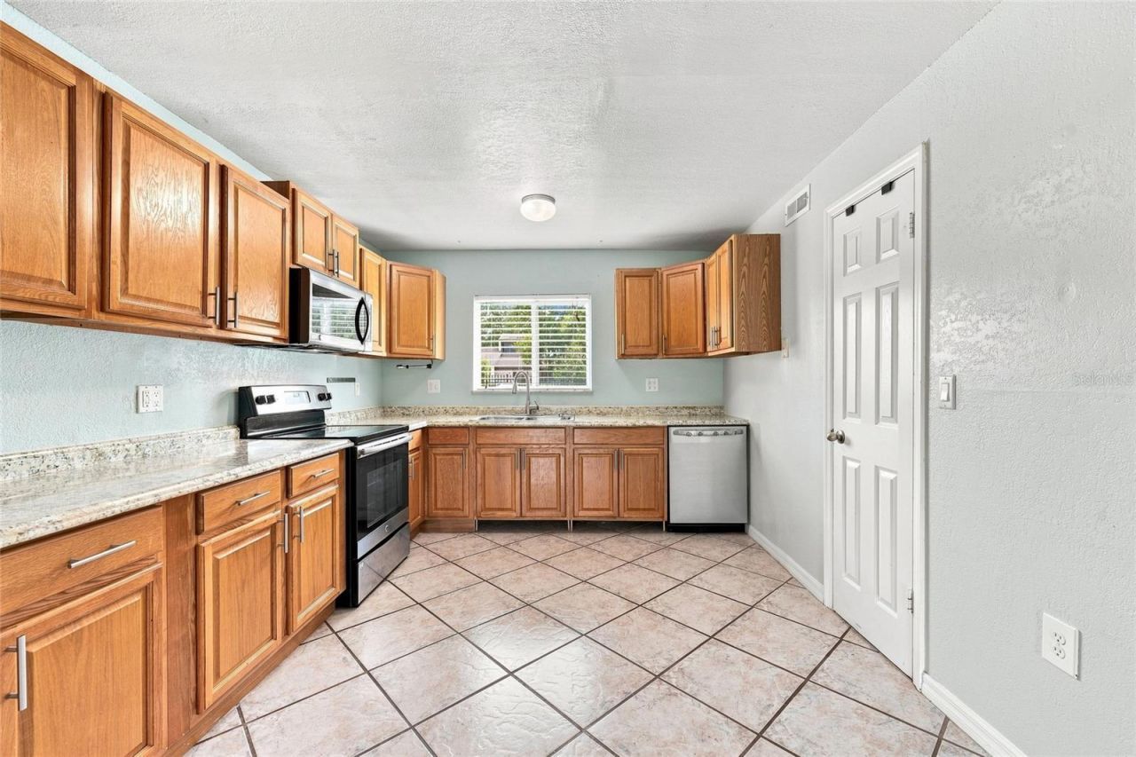 1000 Lake Of The Woods Boulevard, Unit 105E, Fern Park, FL 32730 Photo