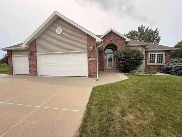4600 FIELDSTONE COURT, Sioux City, IA 51106
