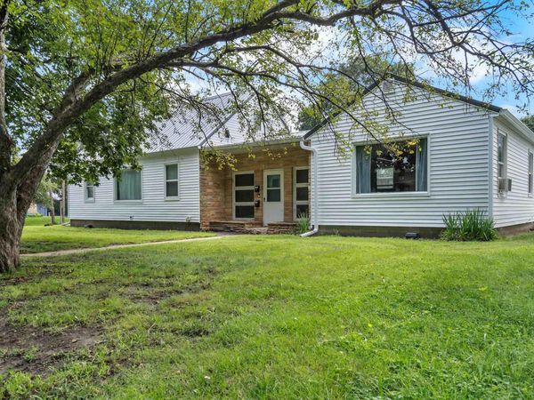 1052 Dundee Avenue, Waterloo, IA 50701