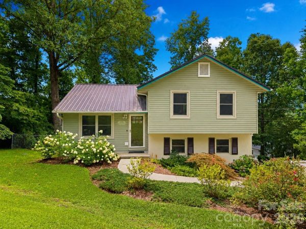135 Plantation Drive , Hendersonville, NC 28792