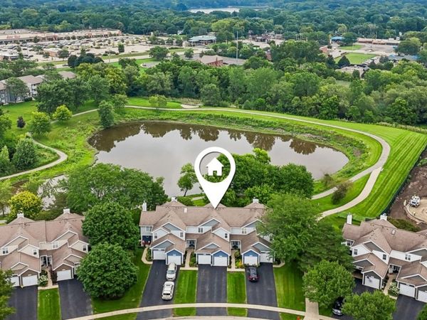 621 Woodhaven Drive , Mundelein, IL 60060