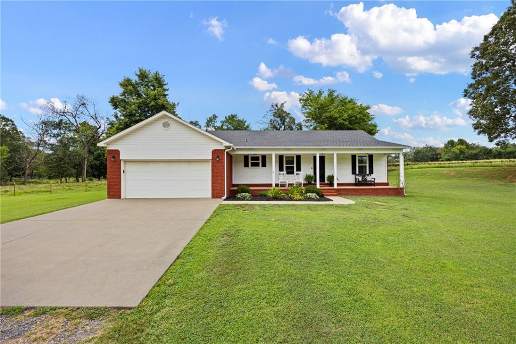10098 Adobe Lane, Dardanelle, AR 72834 Main Photo