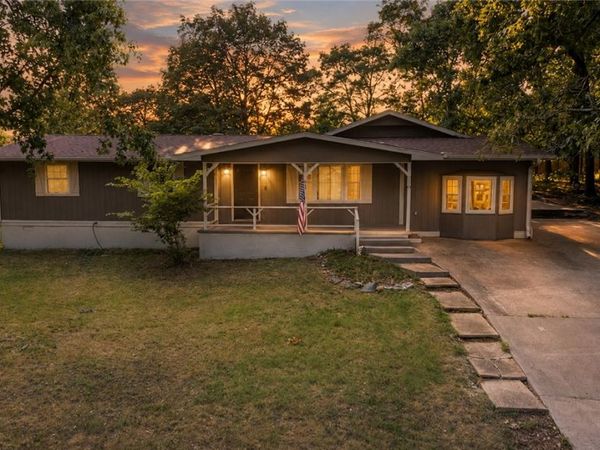 16 Amesbury Lane, Bella Vista, AR 72715