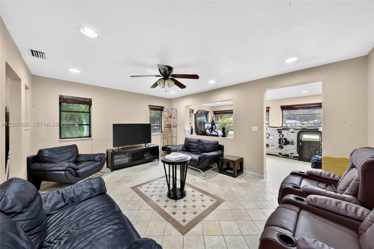15130 S River Dr , Miami, FL 33169 Photo