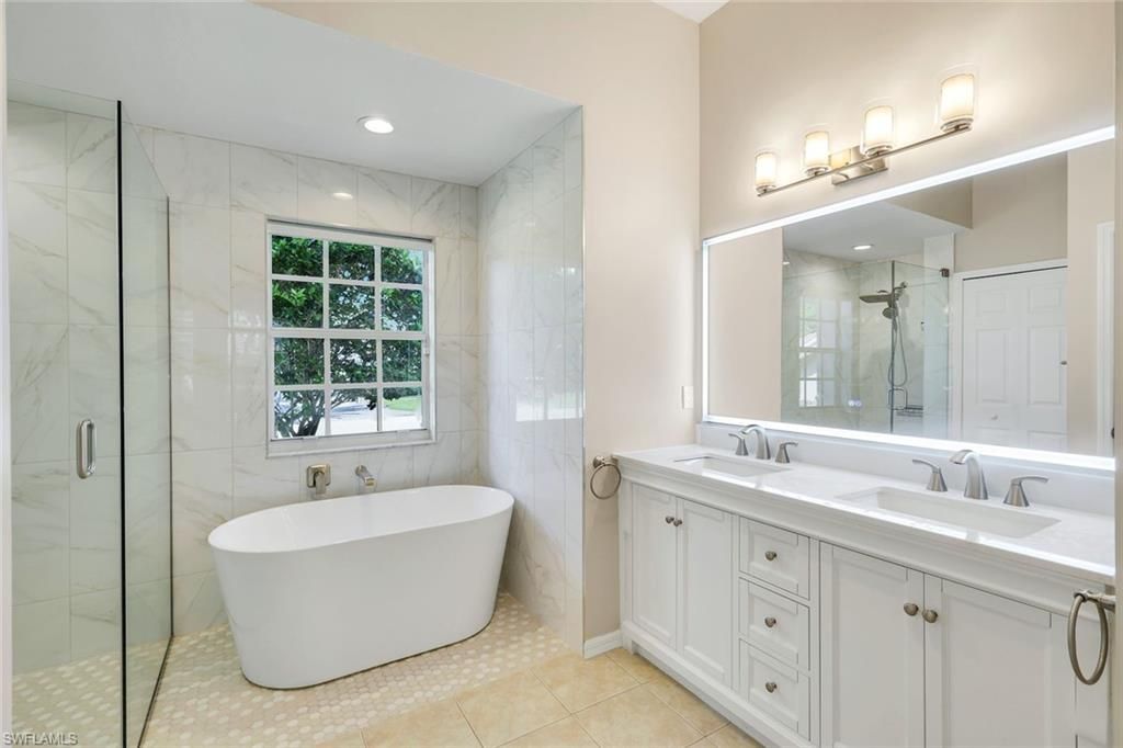 8748 S Lake Cir, Fort Myers, FL 33908 Photo