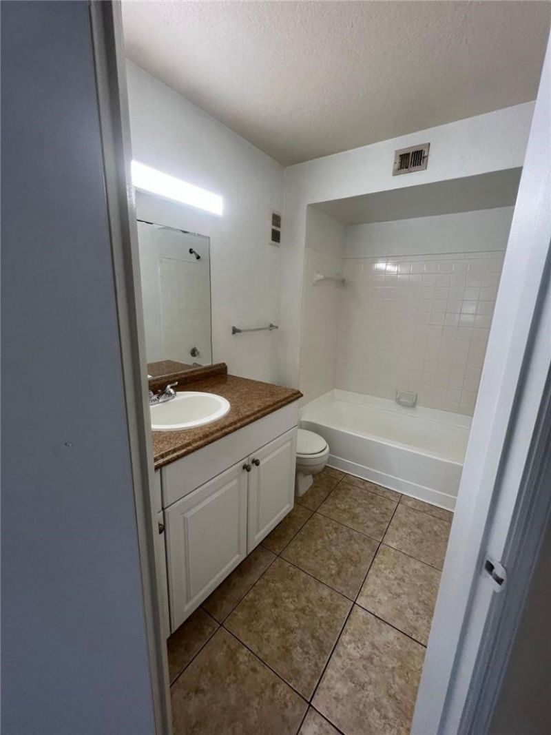 12730 Vista Isles Drive, Unit 812, Sunrise, FL 33325 Photo