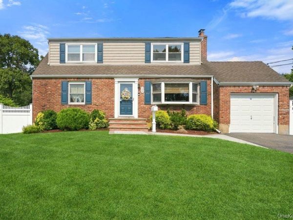344 N Ontario Avenue, Lindenhurst, NY 11757