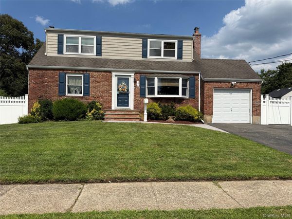 344 N Ontario Avenue, Lindenhurst, NY 11757