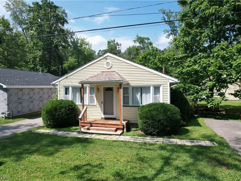 17448 Laurel Avenue, Lake Milton, OH 44429 Photo 1