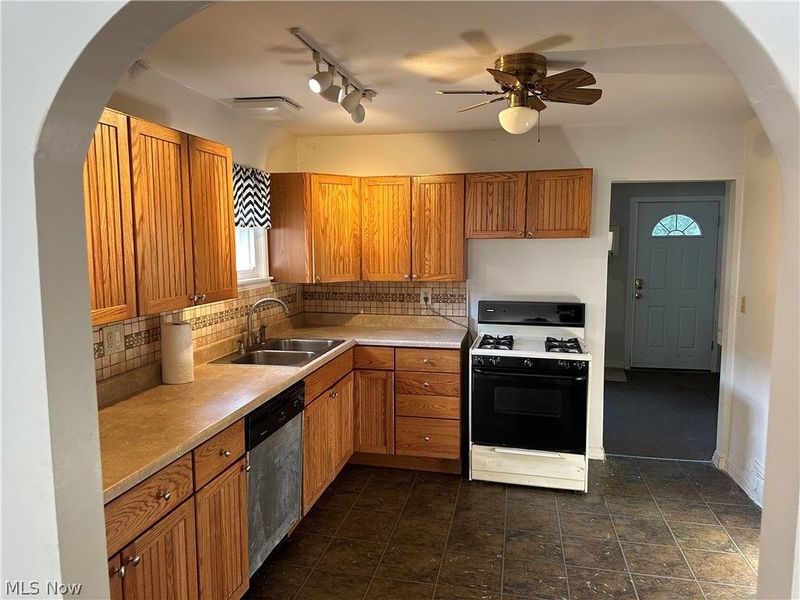 17448 Laurel Avenue, Lake Milton, OH 44429 Photo 9