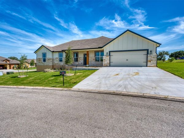 101 Olympia Hills CT, Kingsland, TX 78639