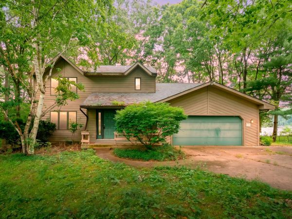 9856 Oak Forest Circle, Kalamazoo, MI 49009