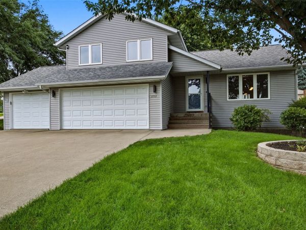 1773 Parkway Dr , Iowa City, IA 52241