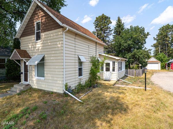 520 W 6TH Street , Crookston, MN 56716